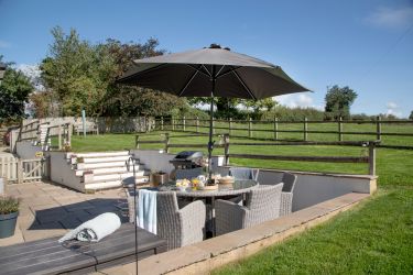 Alfresco dinging for 6.