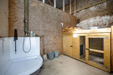 In the boot room of the drive you will find the warm dog shower and kennel.
