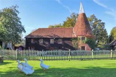 Toasty Oasty – 17th Century Oast House