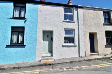 The front of the 1800s fishermans cottage