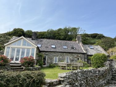The Farmhouse at Llwyngloddaeth
