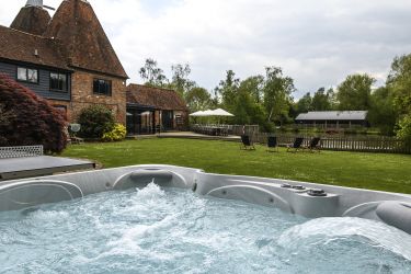 Horne's Place Oast & Barn