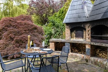 Horne's Place Oast & Barn