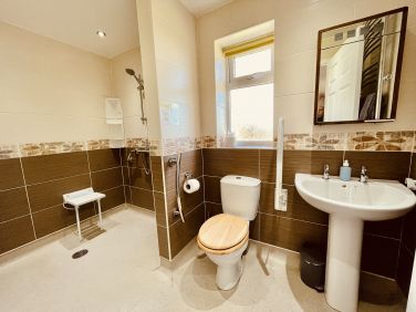 Accessible wet room with walk in shower