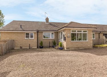 Modern bungalow with private parking