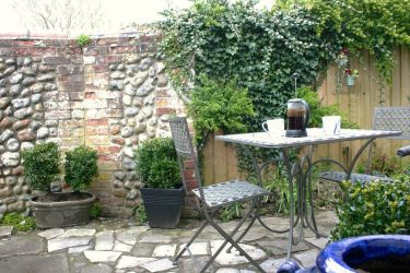 Courtyard garden
