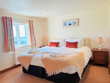 Spacious bedroom with flexible twin or double sleeping options