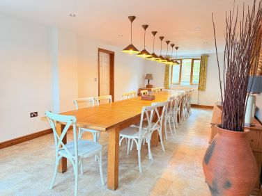 Light-filled dining space for relaxed group meals and time together