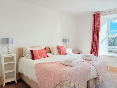 Comfortable twin bedroom, ideal for families or group stays