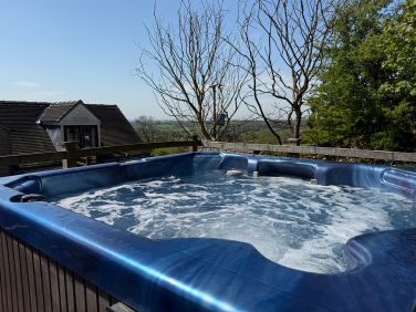 Optional Hot Tub just for HighView Grange Guests