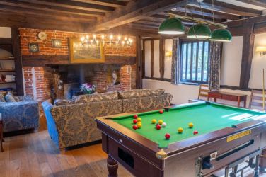 Lounge with Pool Table