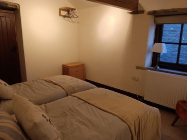 Twin beds in Bedroom 2