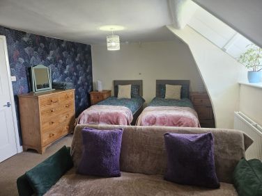 The superking bed in Drift away Den can be laid out as 2 singles instead