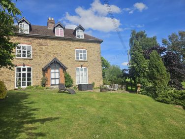 Woodend Farmhouse Stays