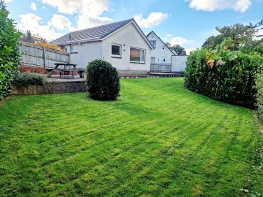 Large garden with plenty of space for the whole family.