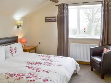 King sized bedroom
