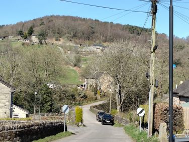 Out of the drive onto Oaksedge Lane on the Knoll, our favourite local walks start at the bottom.