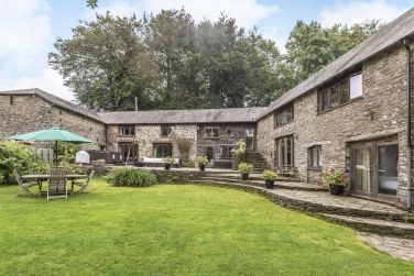 Fletchers Combe Barn (7 bedroom, 6 bathroom)