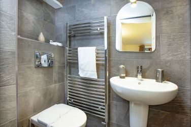 Barn, Downstairs, Tallet Wing - Fox bedroom (double) w/ ensuite shower and toilet