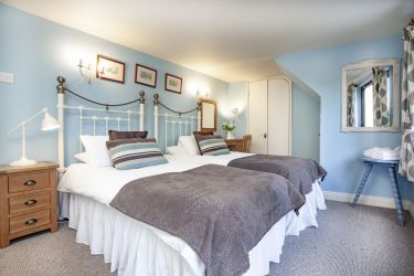 Barn, Downstairs, Tallet Wing - Moorhen bedroom (twin or king)