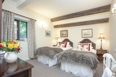 Barn, Downstairs, Long Barn Wing - Merlin bedroom (twin or king)