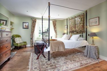 Farmhouse, Upstairs - Master bedroom (king) w/ ensuite shower and toilet