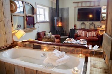 2nd bath in the downstairs bedroom for romantic evenings in by the log fire
