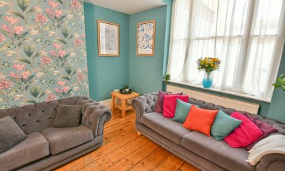 Cosy corner with two large sofas in the upper tier living room