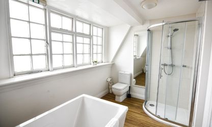 En-suite bathroom on the sixth floor with bath, toilet and shower