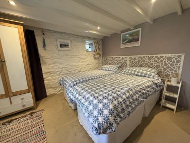 Downstairs Kingsize split for singles