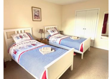 Spacious twin room with double wardrobe and drawers