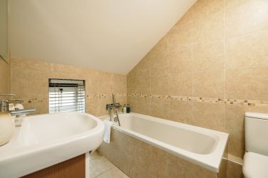 Ensuite Bathroom to Master Bedroom