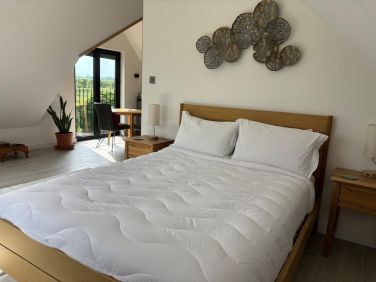 Luxurious Ercol kingsize bed