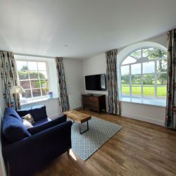 Finnich Cottages Oak Cottage