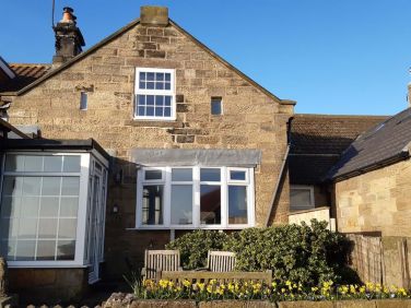 Pele View Cottage by the Sea