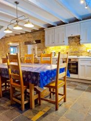 Pele View Cottage by the Sea