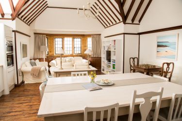 Affinity Lounge, kitchen diner