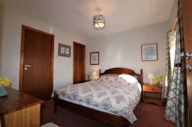 Double Bedroom with ensuite shower room, kingsize bed