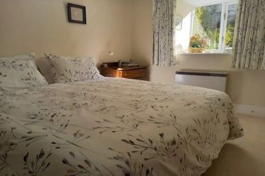 Super king/twin singles bedroom