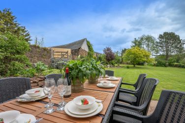Outside Dining and Garden