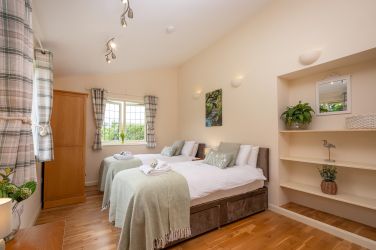 Superking/Twin Bedroom