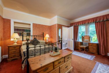 Master Suite (en-suite)