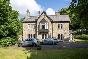 Hembal Manor