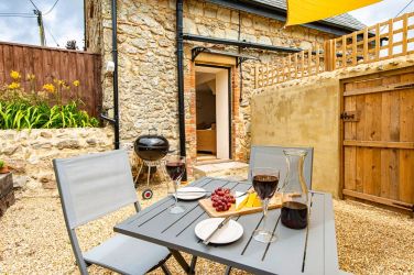 Dog-friendly 6ft solid walled garden