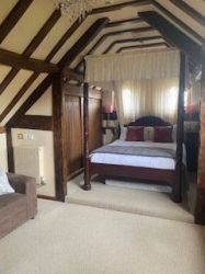 Bedroom 2 Kingsize 4 poster bed