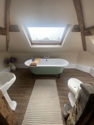 Bathroom (Bedroom 1)