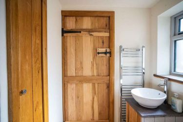 March Hare Cottage in Bretforton downstairs bathroom