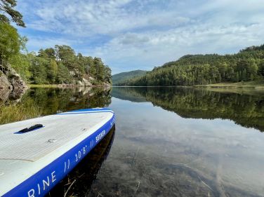 Paddle boarding on Loch Beinn a&rsquo;Mheadhoin, situated in the heart of beautiful Glen Affric.