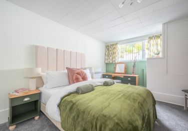 Larchside Apartment
