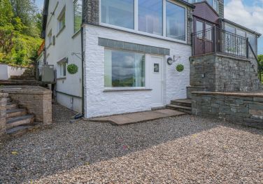 Larchside Apartment
